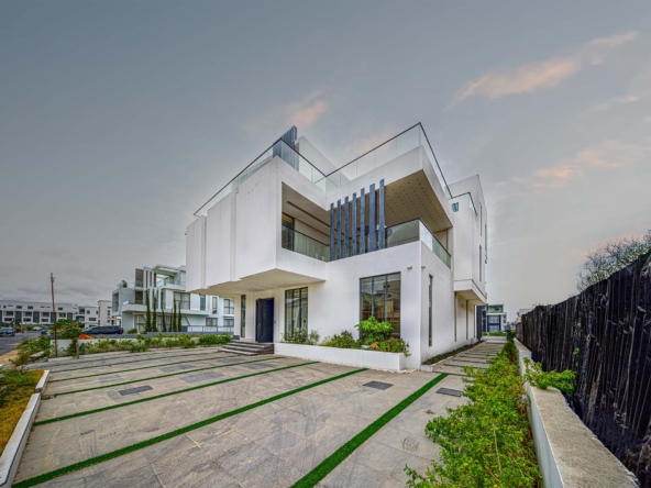 Modern 4-Bedroom Penthouse - Image 3